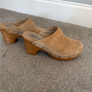 Steve Madden Tan Suede Studded  Clogs